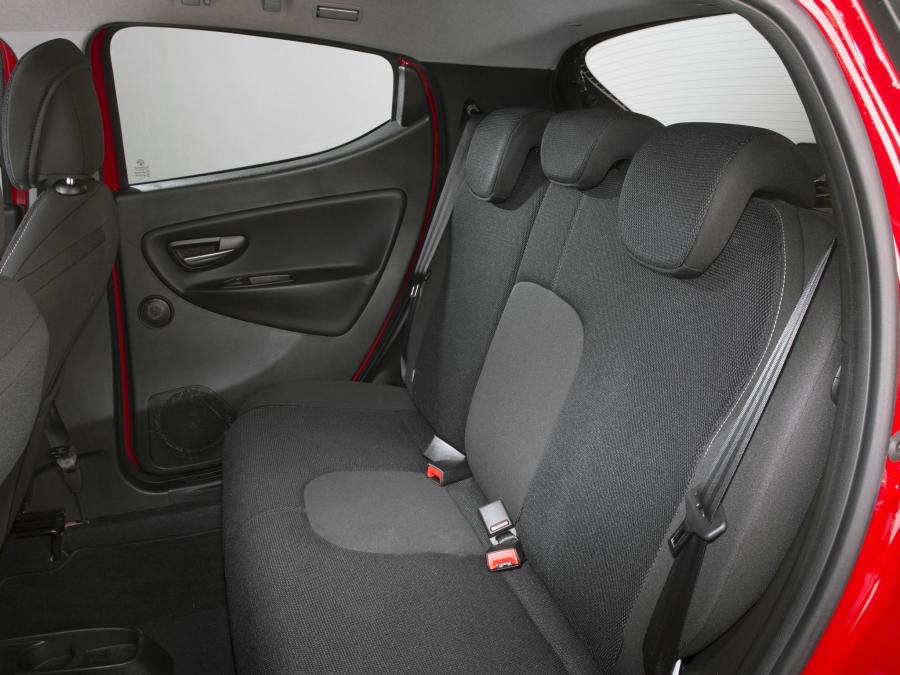  Lancia Ypsilon S by MomoDesign 2013 года  (фото 26 из 37)